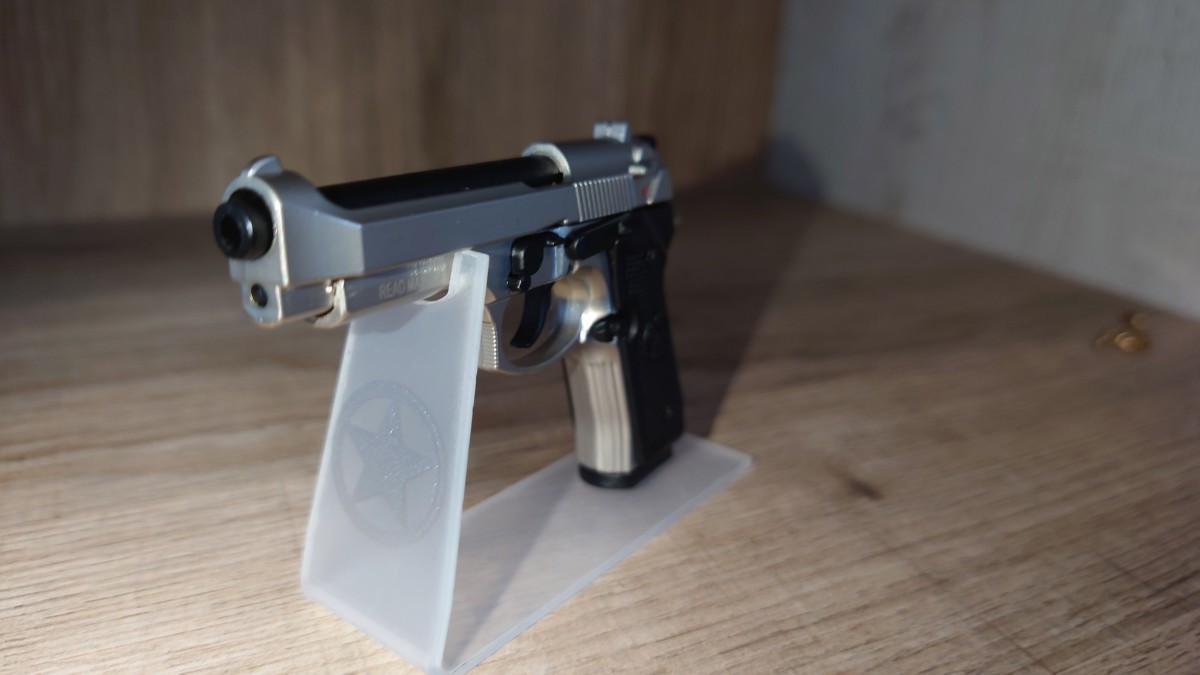 精巧1/3スケール ミニチュアモデルガン　BERETTA　M92　ガンカラー　スタンド＋箱＋追加ダミーカート_画像3