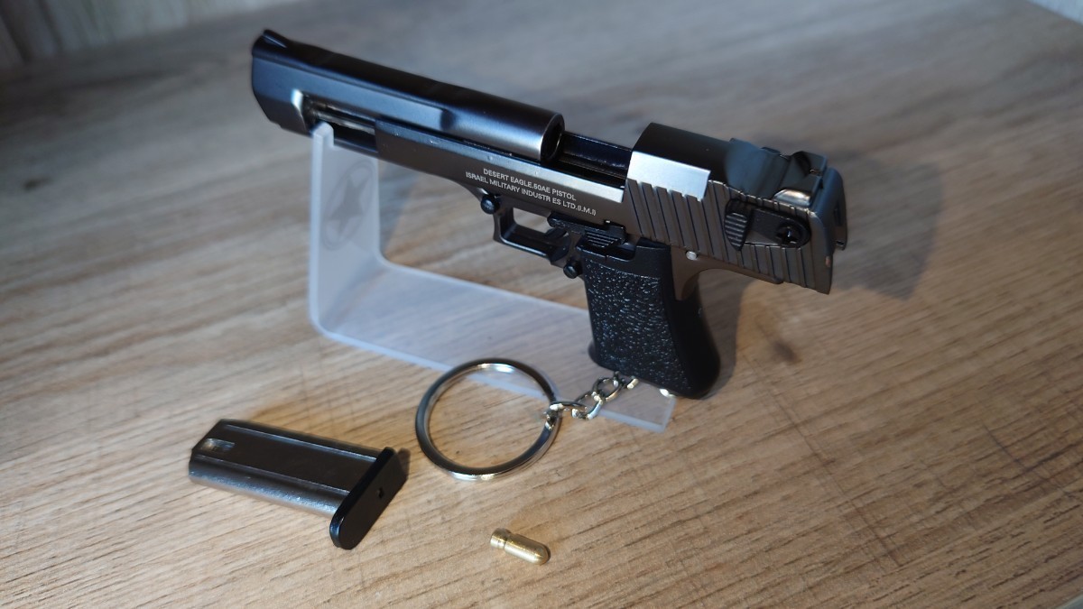 ..1/3 scale miniature model gun desert Eagle gun color addition dummy Cart + gun stand set toy gun model gun 