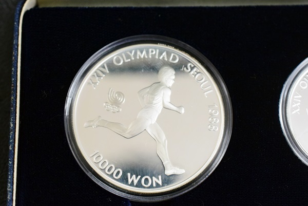 1988年漢城奧運會10000韓元，5000韓元紀念幣 原文:1988年 ソウルオリンピック 10000ウォン、5000ウォン 記念硬貨