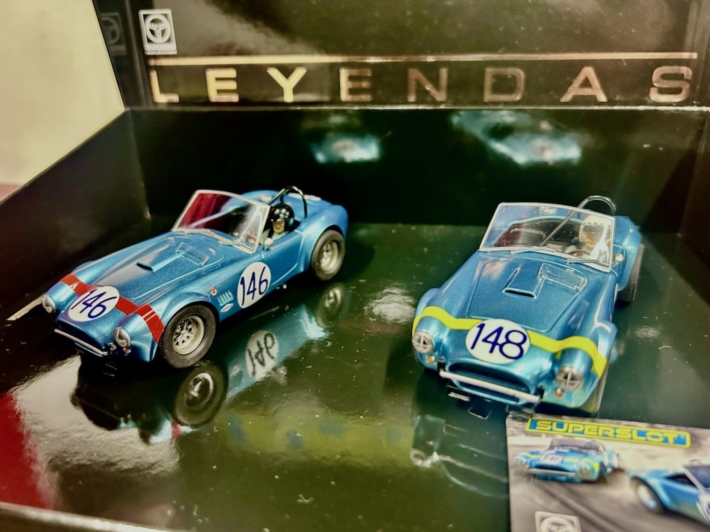 1/32 SCALEXTRIC C4305A Shelby Cobra 289 - 1964 Targa Florio Twin Pack スロットカー_画像1