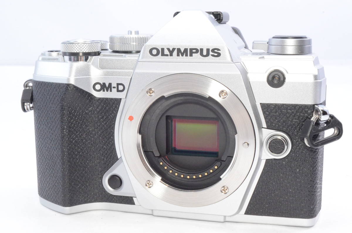 超美品★OLYMPUS オリンパス OM-D E-M5 MarkIII ボディ シルバー ミラーレス一眼カメラ 11046_画像2