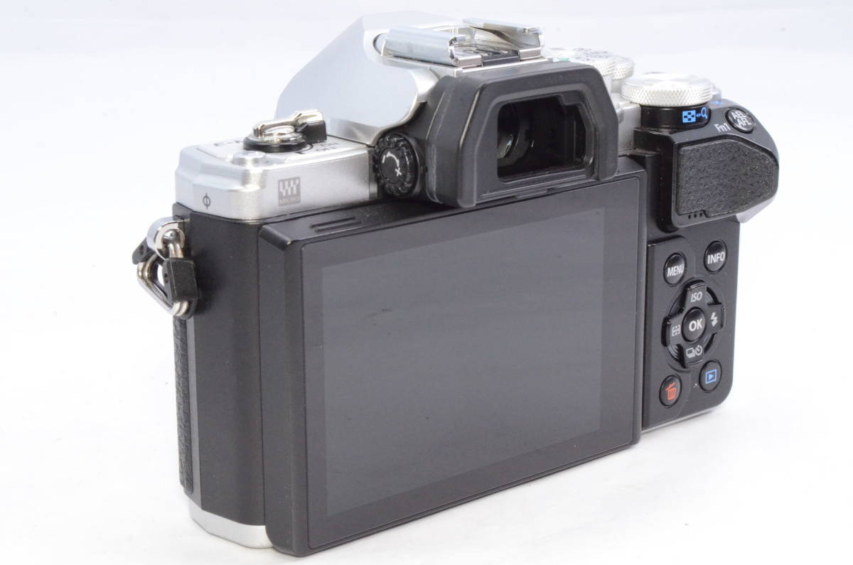 超美品★OLYMPUS オリンパス OM-D E-M10 Mark III ボディ シルバー ミラーレス一眼カメラ 11179_画像3
