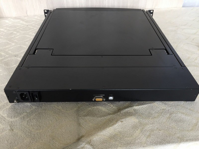 * Schneider electric APC AP5717 17 -inch rack LCD console KVM console <C1002W41F-13>
