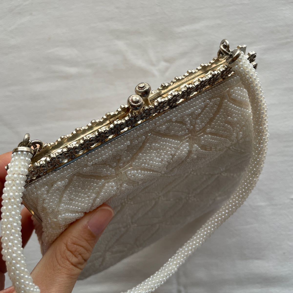  beads bag white the 7 treasures pattern floral print silver bulrush . Showa era made in Japan Japanese beads, vintage purse handbag