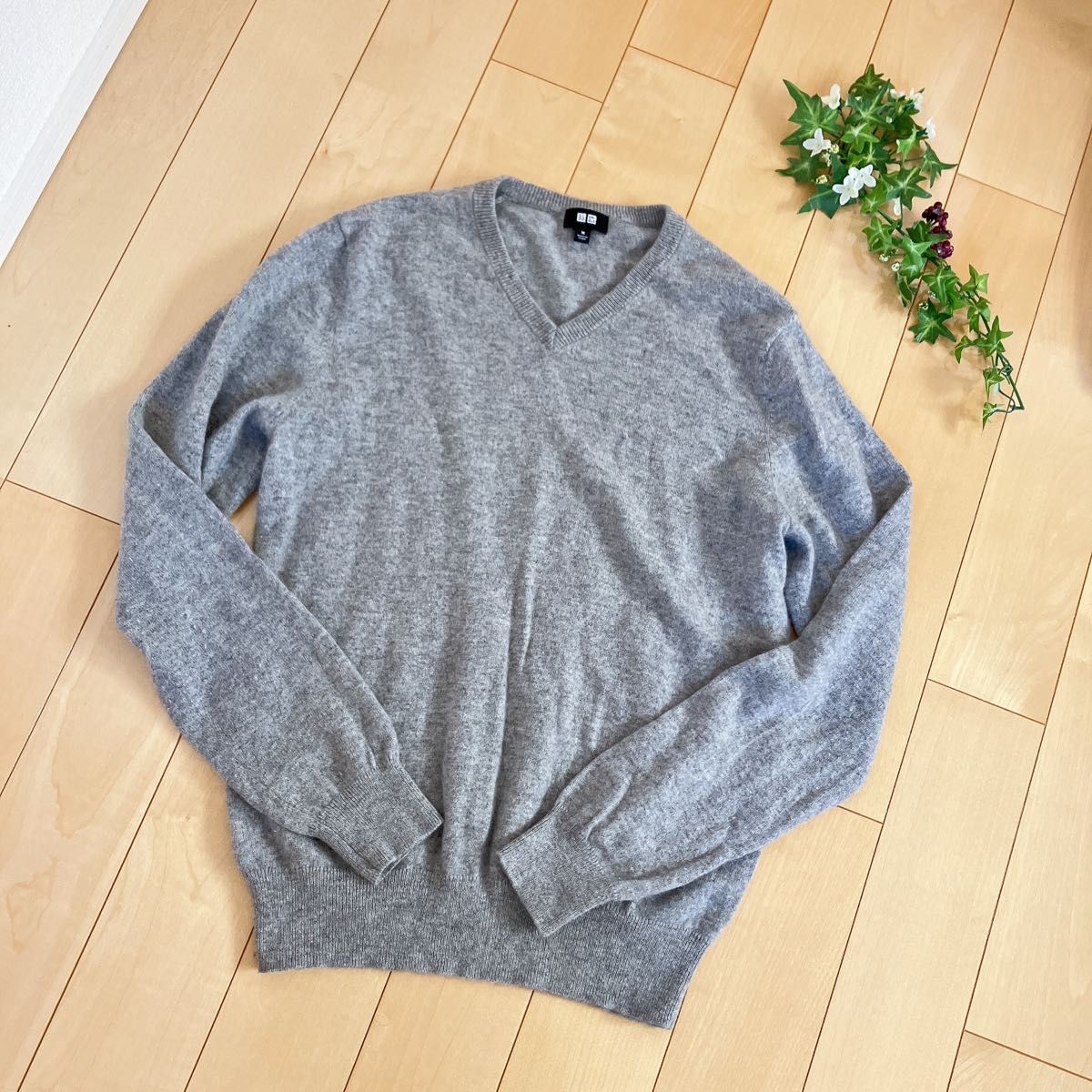 ユニクロ カシミヤ100% ニット セーター UNIQLO Mサイズ グレー ユニクロ カシミヤ100% ニット セーター UNIQLO Mサイズ グレー