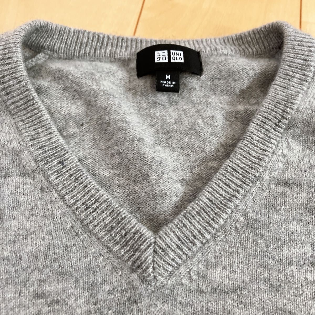 ユニクロ カシミヤ100% ニット セーター UNIQLO Mサイズ グレー ユニクロ カシミヤ100% ニット セーター UNIQLO Mサイズ グレー