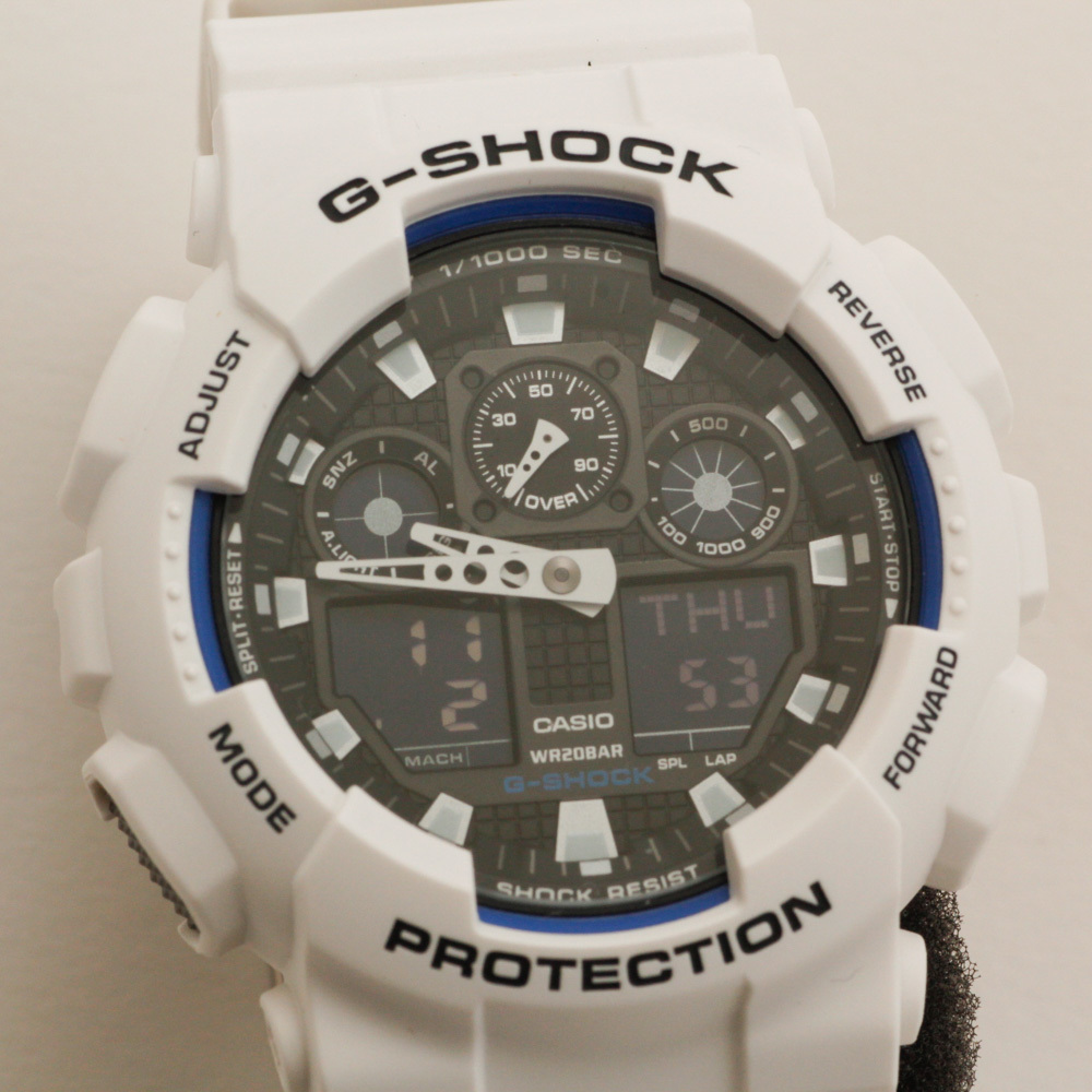 ◎動作品◎　カシオ　G-SHOCK　GA-100B　ホワイト　白　腕時計_画像1