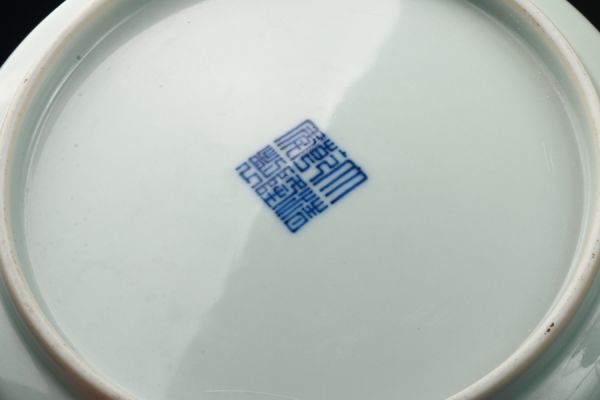 【瑠】中国古玩 大清乾隆年製款 白磁 皿 原文:【瑠】中国古玩 大清乾隆年製款 白磁 皿