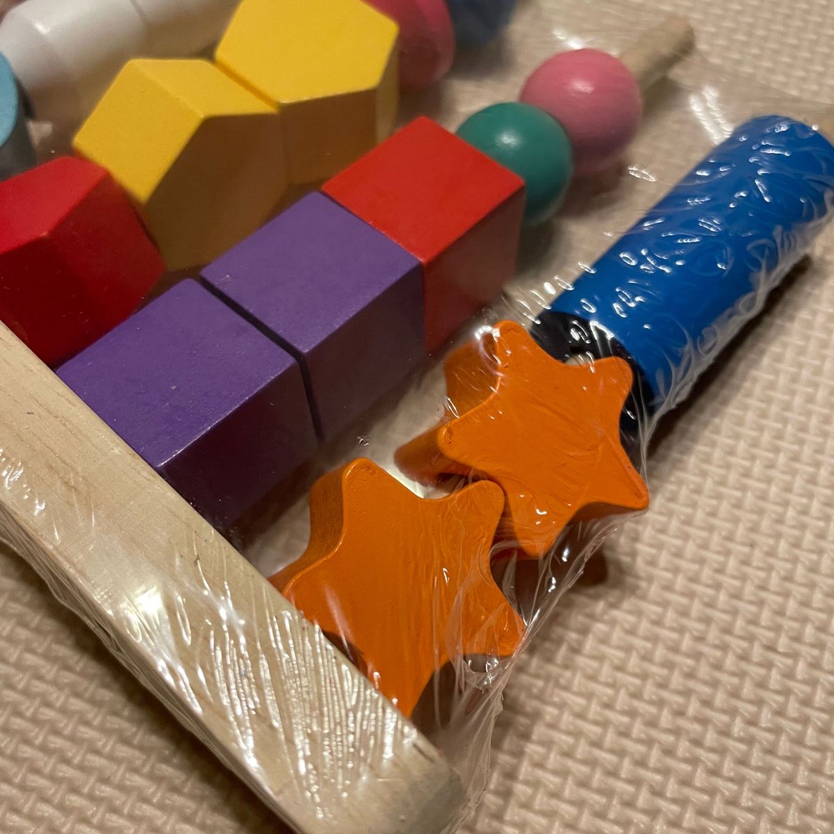 知育玩具　 モンテッソーリ 積み木　紐通し　リング通し　木製　カード　パズル