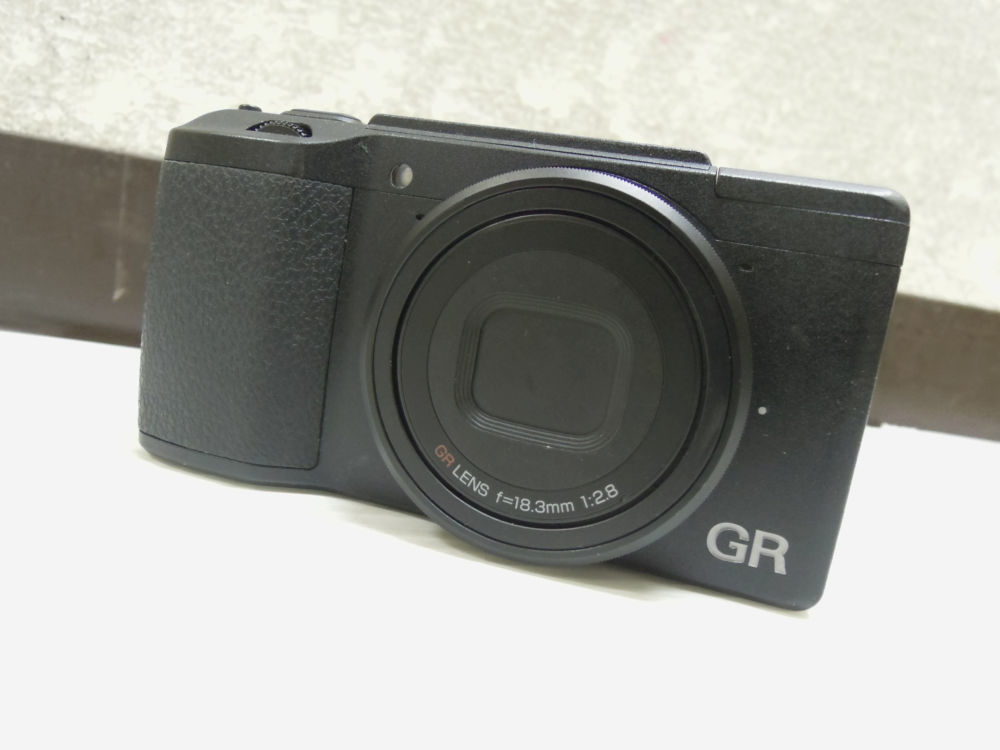 2665) RICOH リコー GR II GR2 18.3mm 1:2.8 コンパクトデジタルカメラ 箱 説明書付き_画像2