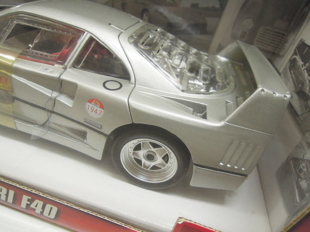 2853) 箱開封のみ 難有 HotWheels ホットウィール 1/18 フェラーリ F40 60周年記念モデル_画像4