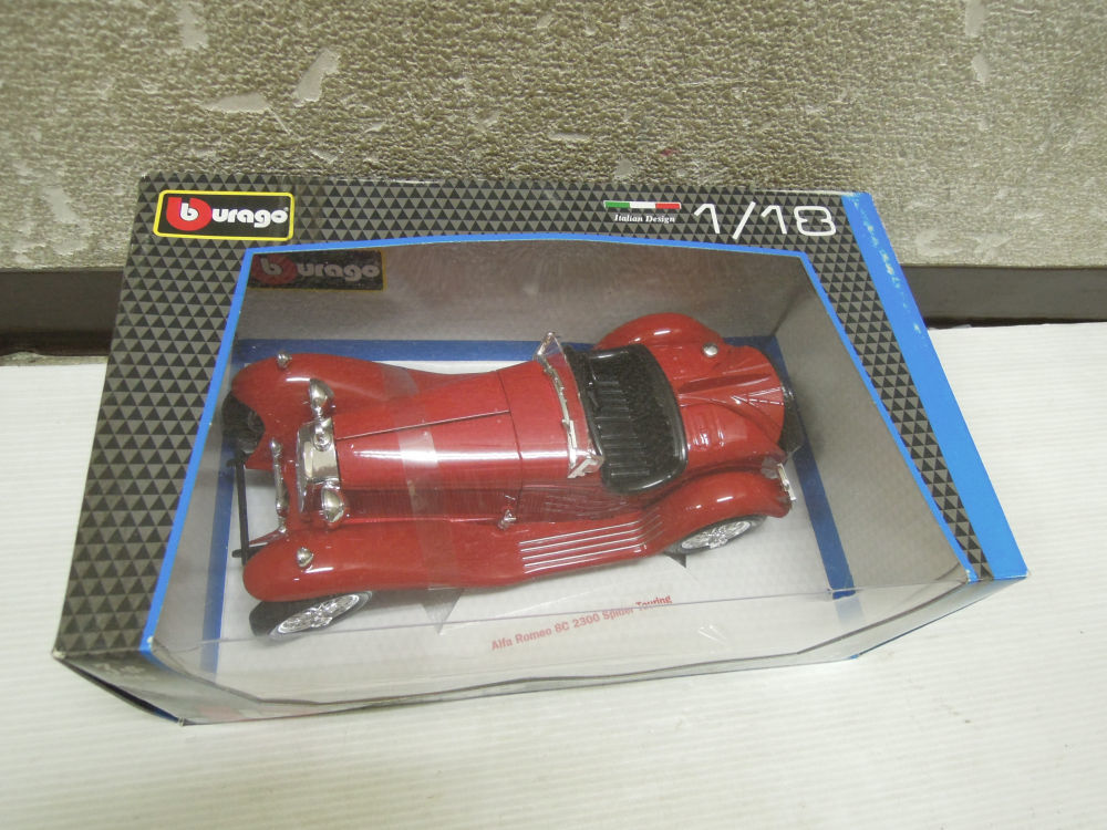 2933) 箱開封のみ Burago ブラーゴ 1/18 ALFA ROMEO 8C 2300 Spider Touring アルファロメオ _画像2