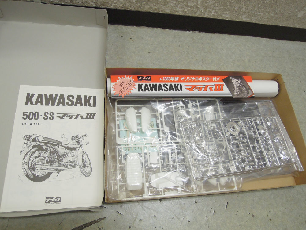 2922) 未組立 ナガノ 1/8 カワサキ KAWASAKI マッハⅢ 500-SS MACH 3 AUTHENTIC SCALE MODEL KIT_画像3