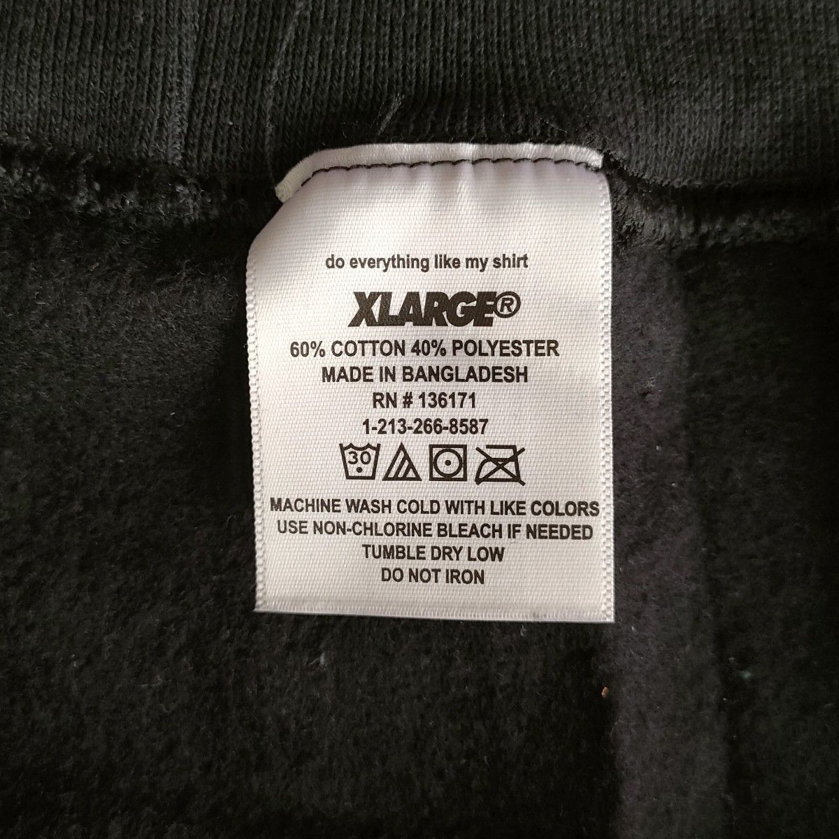 【新品未使用】XLARGE(エクストララージ)　プルオーバー　フーディー　スウェット　パーカー メンズＳ（USサイズのため日本製Ｍ