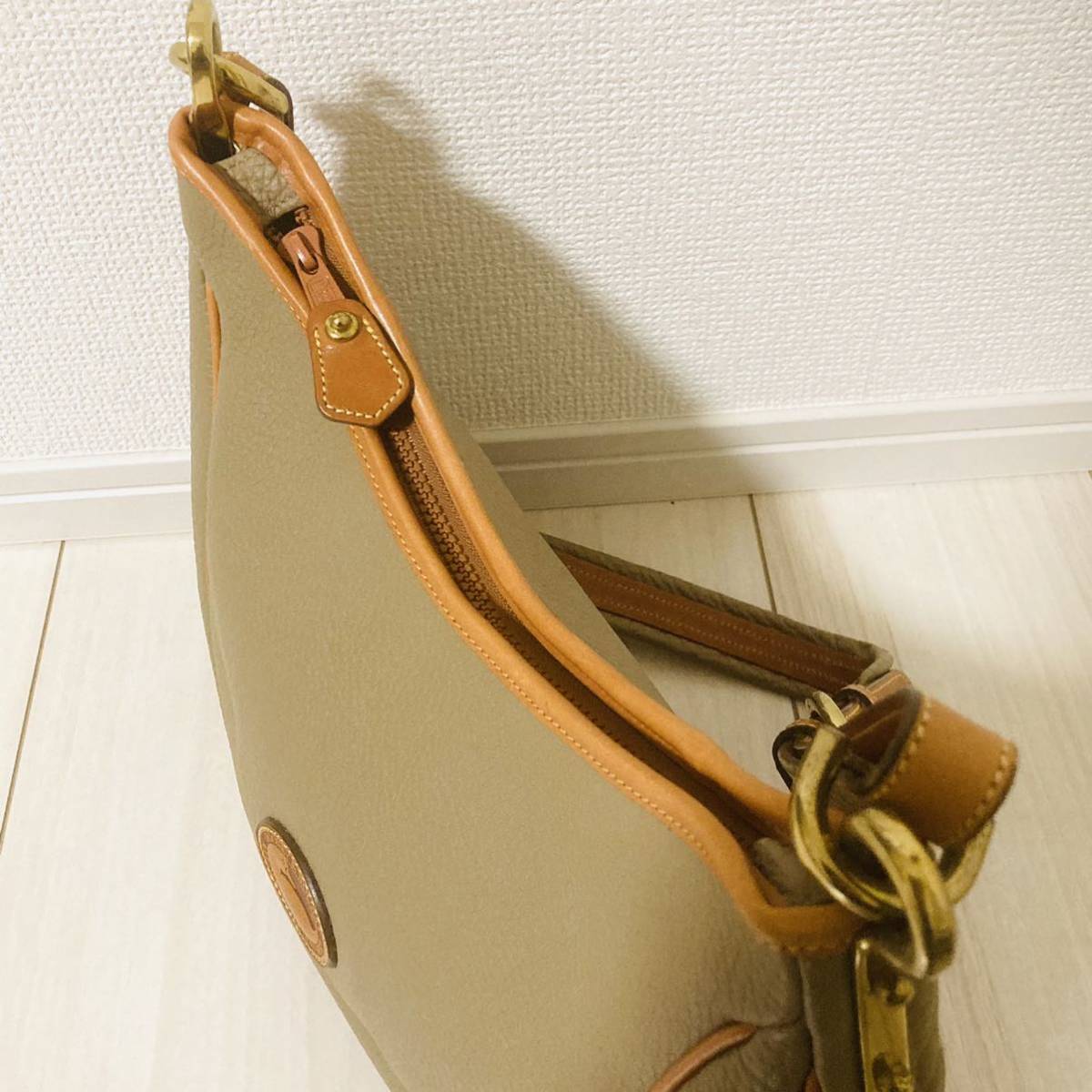 ★美品★ DOONEY&BOURKE ドゥーニーアンドバーク 2way ショルダーバッグ USA製 ハーフムーン 斜め掛け ベージュ ブラウン _画像6