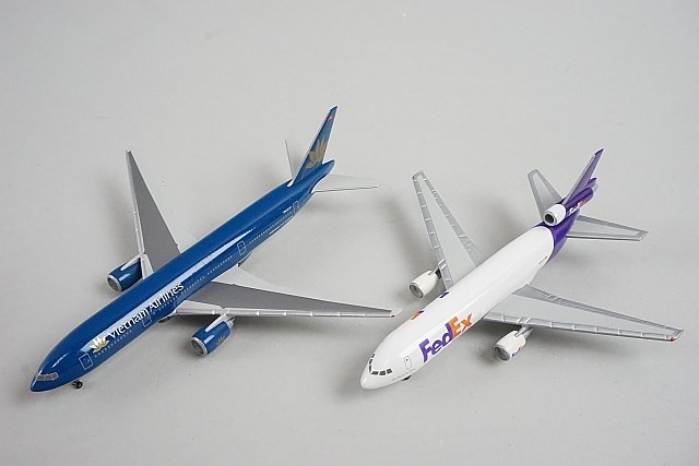 Yahoo!オークション - herpa ヘルパ 1/500 B777-200 ベトナム Yahoo!オークション - herpa ヘルパ 1/500 B777-200 ベトナム