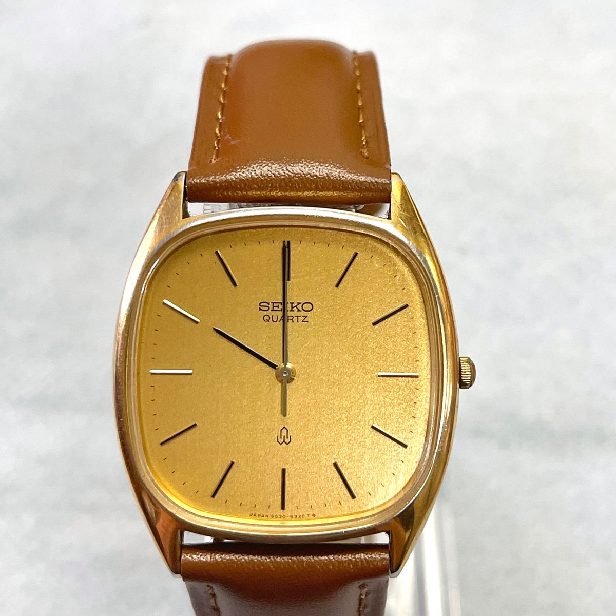 稼働　良品　SEIKO シャリオ　メンズ腕時計　セイコー　クォーツ　メンズ　ゴールド　丸スクエア　バー　3針　90年代　新品ブレス