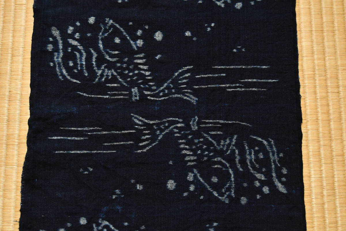 古布　山陰絵絣　倉吉絣　鯉の滝登り　166ｃｍ　無傷　アート　リメイク　創作材料　手織り木綿_画像1