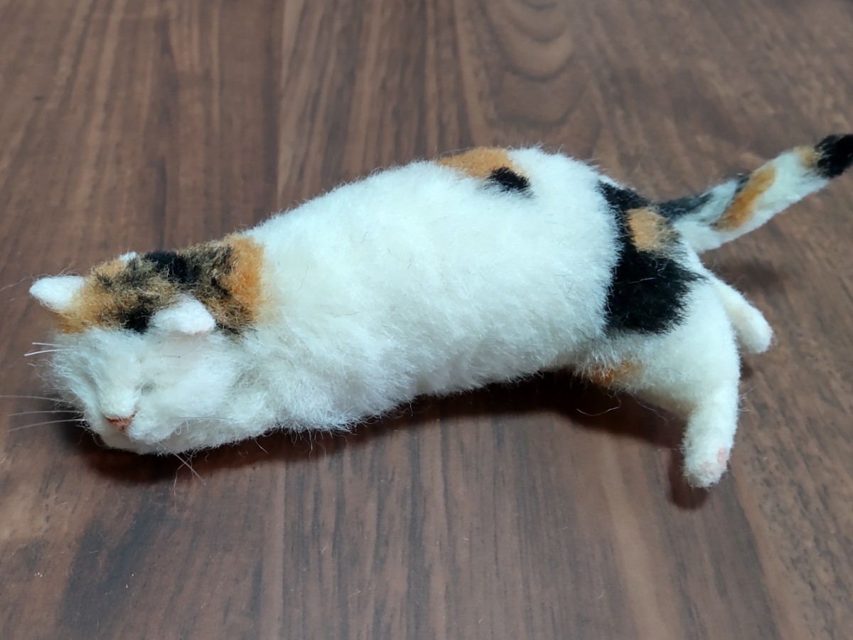 ＊obu＊ハンドメイド＊ 羊毛フェルト　猫 三毛猫　和猫　ねこ くつろぎ うたた寝　手のひらサイズ_画像4