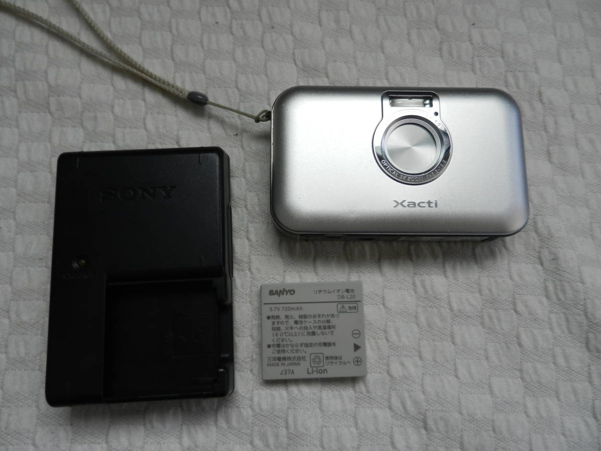 中古実用品　サンヨー Sanyo Xacti DSC-E6 3x ズーム_画像1