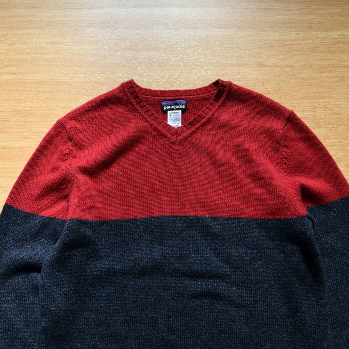 メンズS　日本M　パタゴニア　羊毛 ニット　Vネック セーター　長袖　赤　グレー トップス_画像1