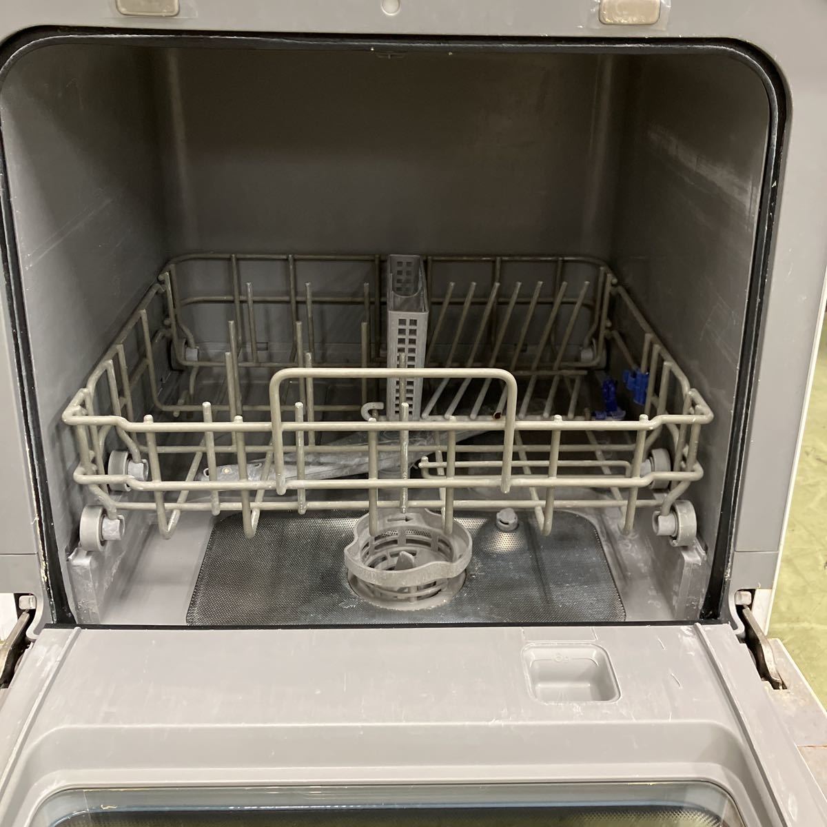♪【売り切り】siroca シロカ 食器洗い乾燥機 SS-M151 食器洗い機 乾燥機 キッチン家電 2020年製 現状品 _画像4