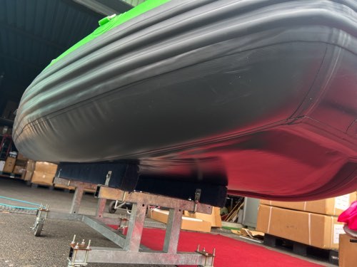 おトク情報がいっぱい! 強化ハル採用!上陸用のゴムボート、<極厚生地>採用のBEE260M パワーボート