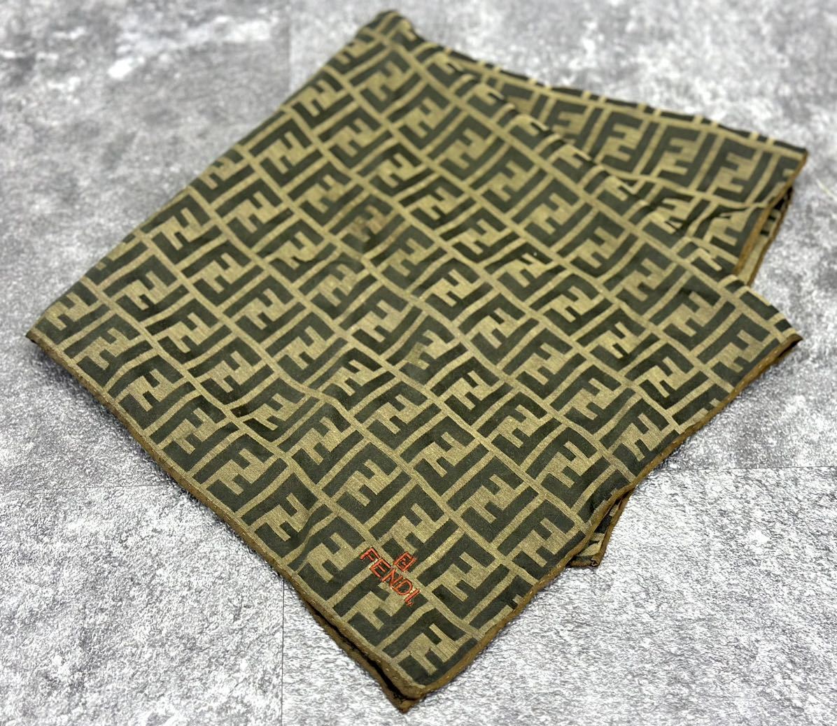 FENDI フェンディ ハンカチ スカーフ 大判 バンダナ ズッカ柄 ロゴ刺繍■兵庫県姫路市から a1-D 23-888_画像1