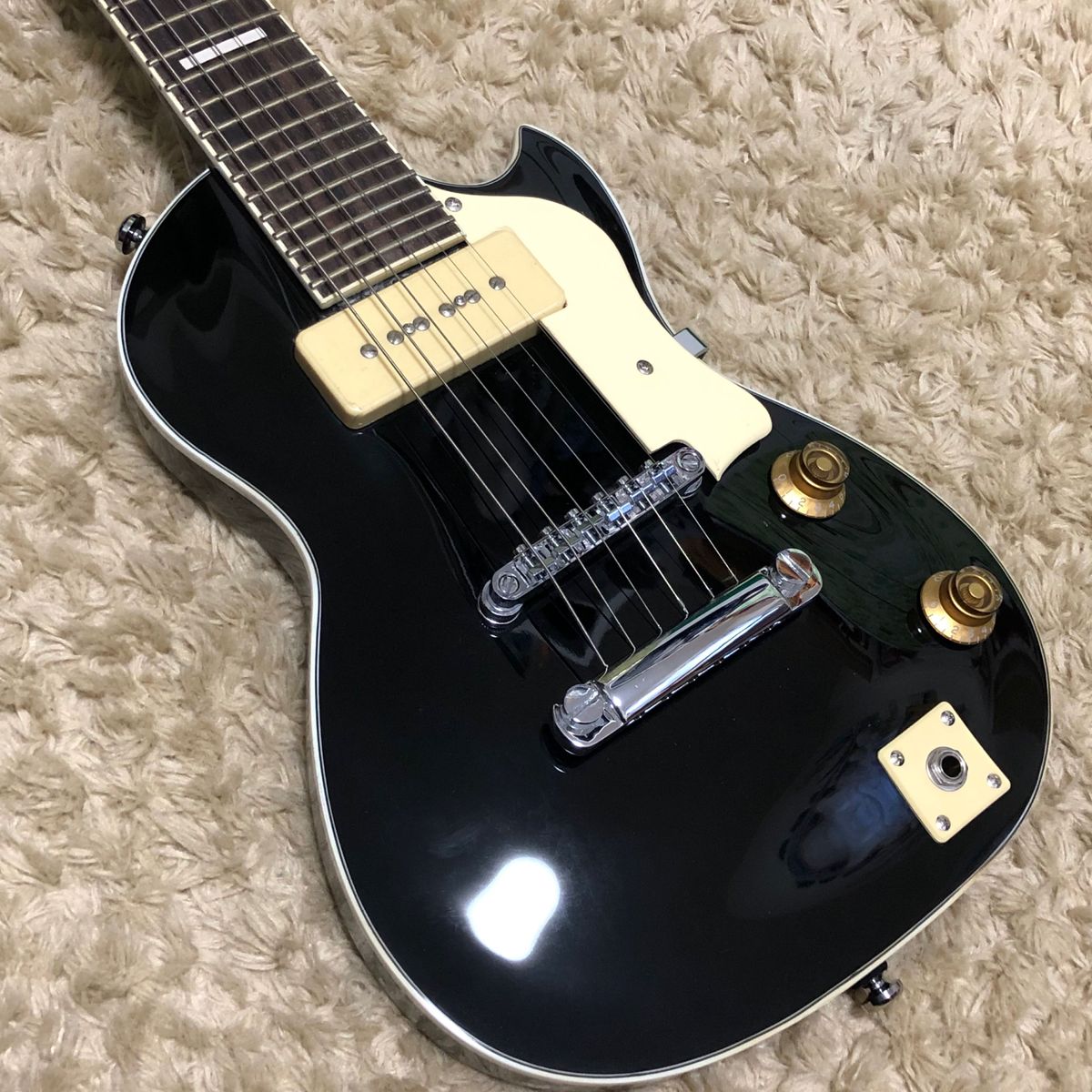 Monogram MGL-MINIレスポール ブラック P90
生産終了品 Monogram MGL-MINI ミニレスポール ブラック P90|Yahoo!フリマ