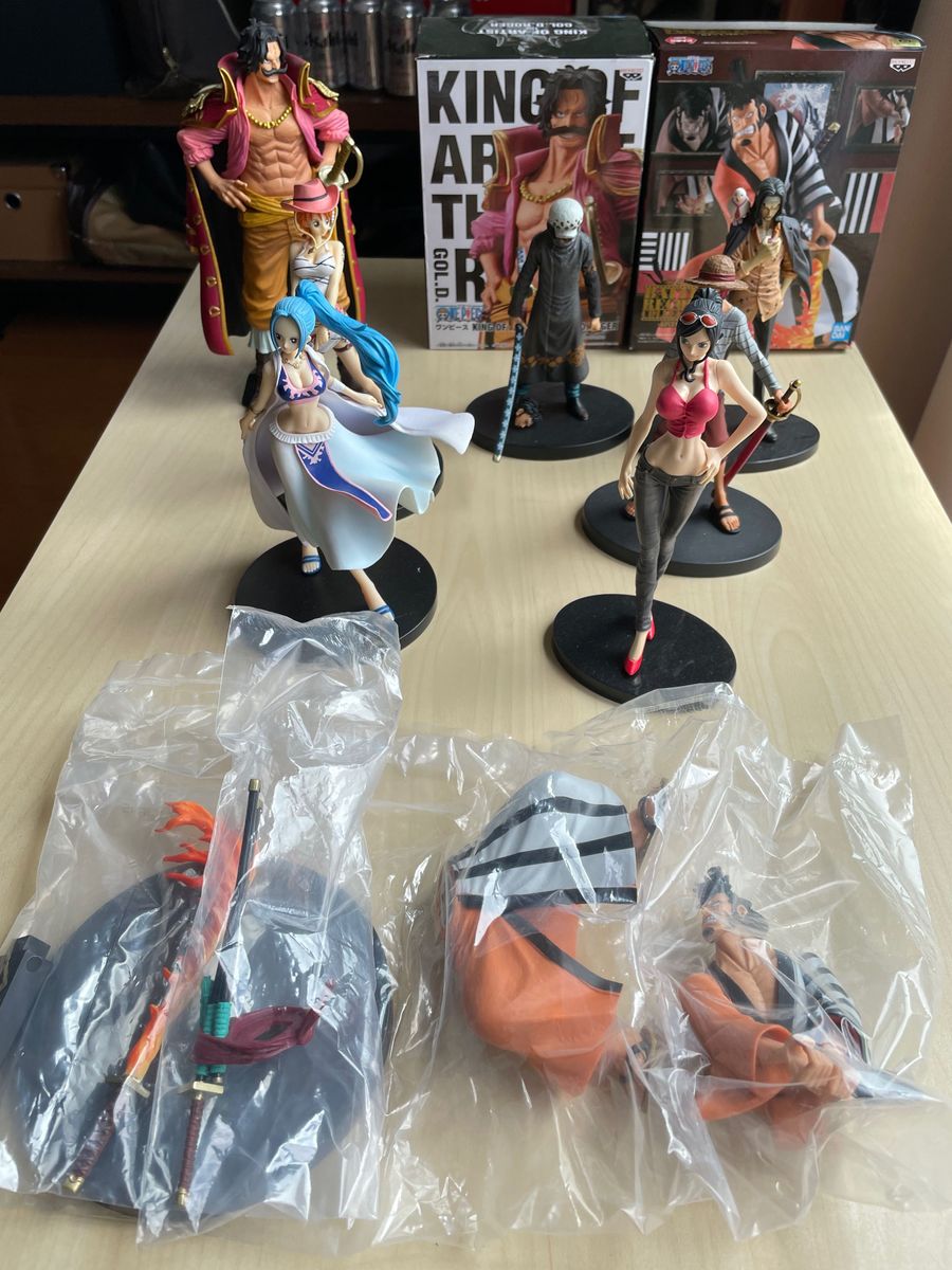 ワンピース　ONE PIECE フィギュア　9体　まとめ売り　箱はロジャーと錦えもんのみ。錦えもんはビニール未開封。