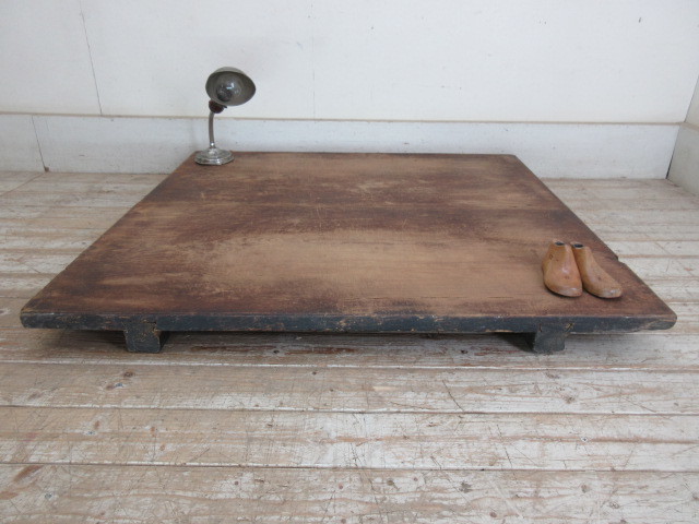 古い木味厚い板の作業台J349   アンティーク家具裁板まな板テレビ台ローテーブル店舗什器カフェ什器無垢材古家具の画像3