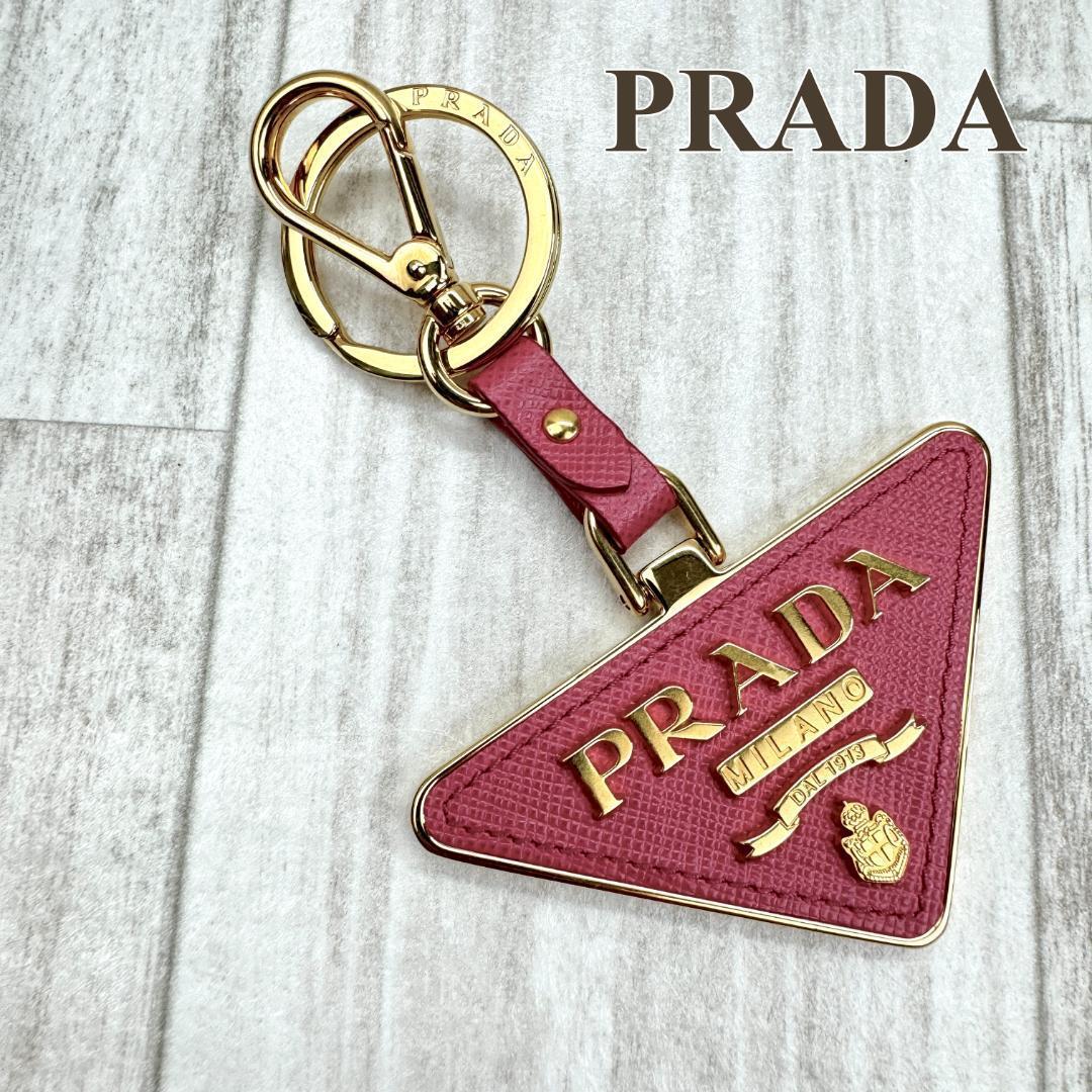 美品 プラダ PRADA 三角ロゴ キーリングチャーム キーホルダー レッド-