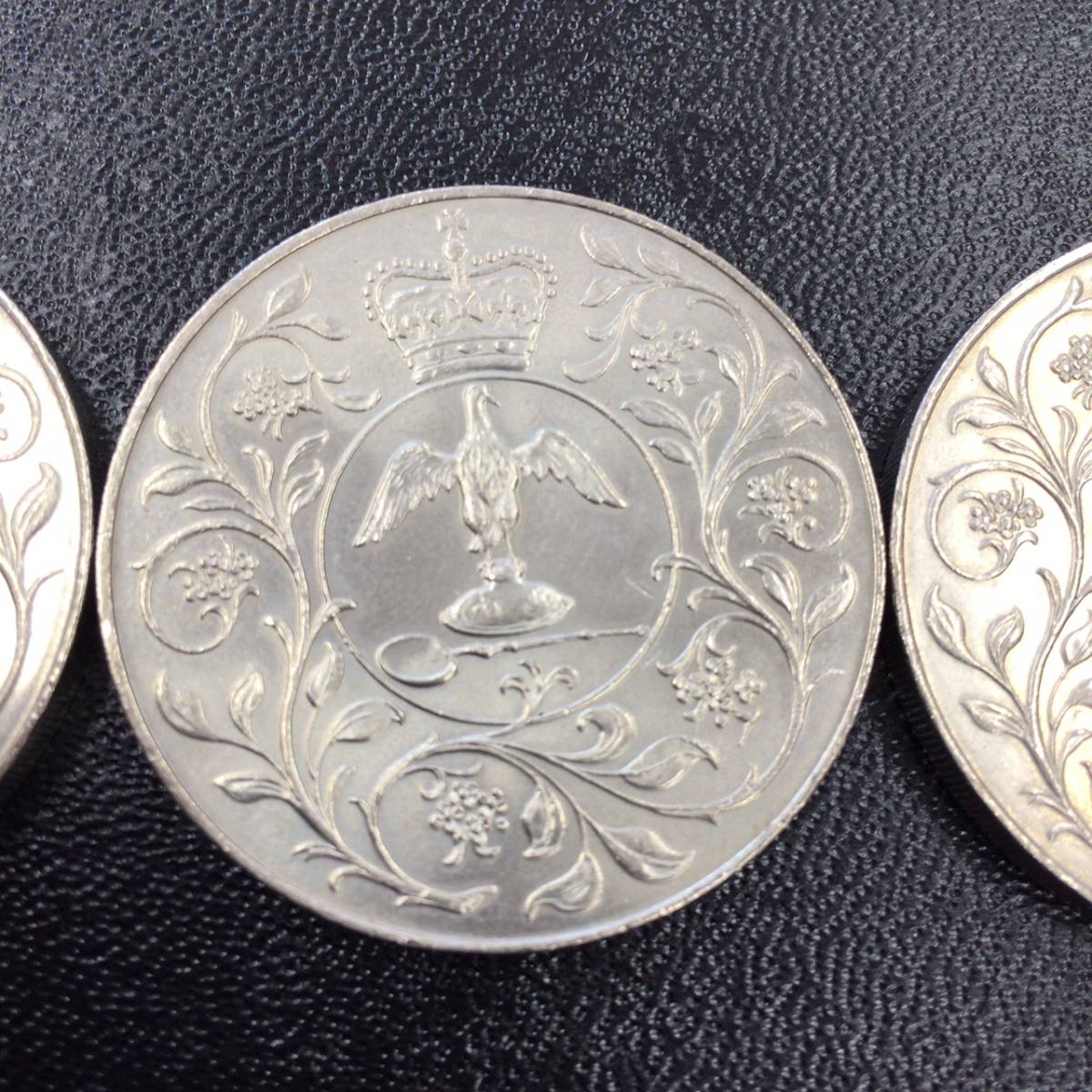  原文:1838　外国銭★エリザベス女王　御即位25周年コイン　1977年　３枚