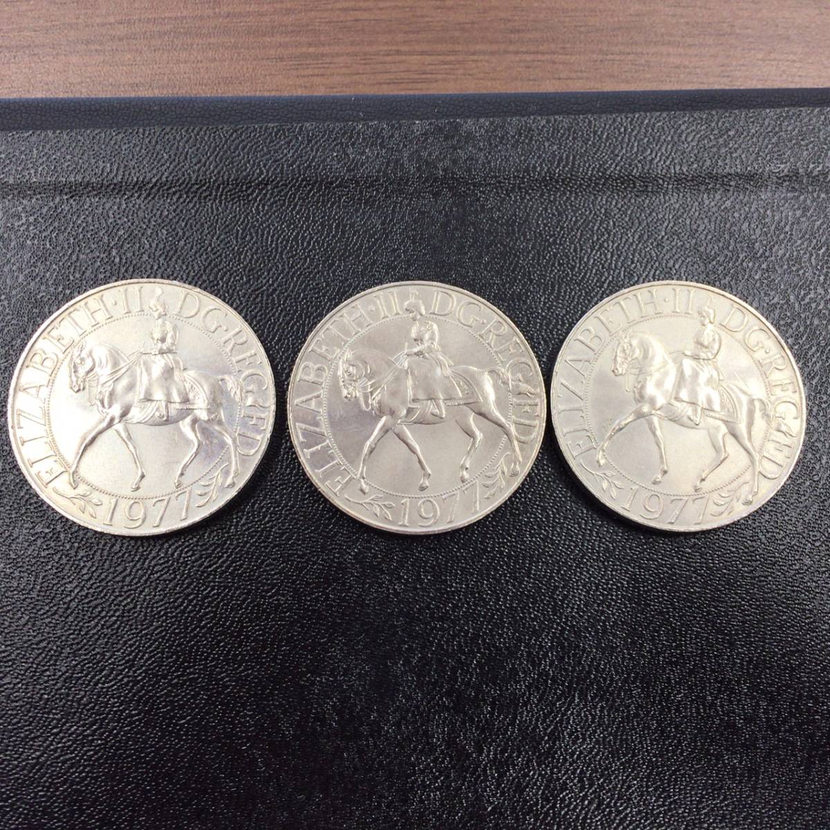  原文:1838　外国銭★エリザベス女王　御即位25周年コイン　1977年　３枚