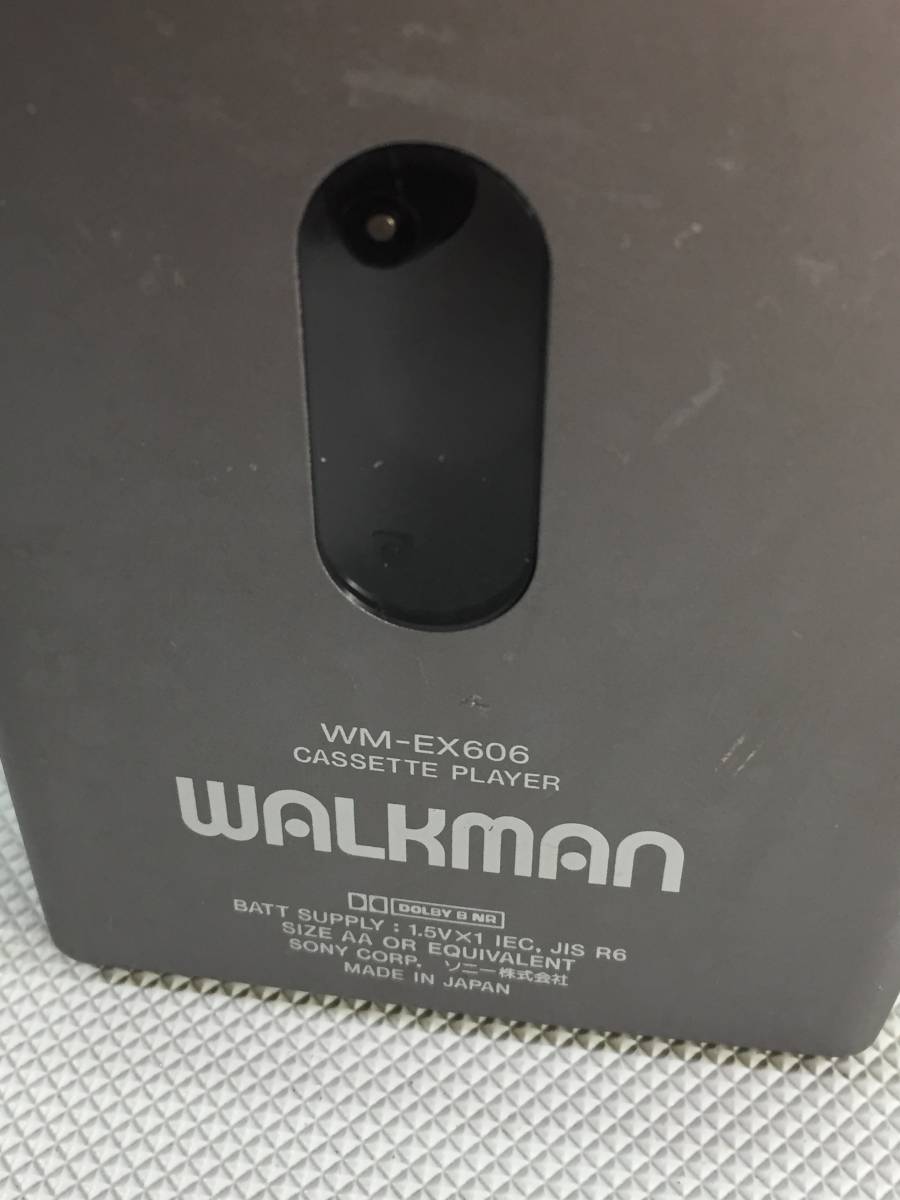S3240○SONY ソニー WALKMAN カセットウォークマン カセットプレーヤーWM-EX606 充電スタンド BCA-WM10H ACアダプター/電池ケース 通電OKの画像4
