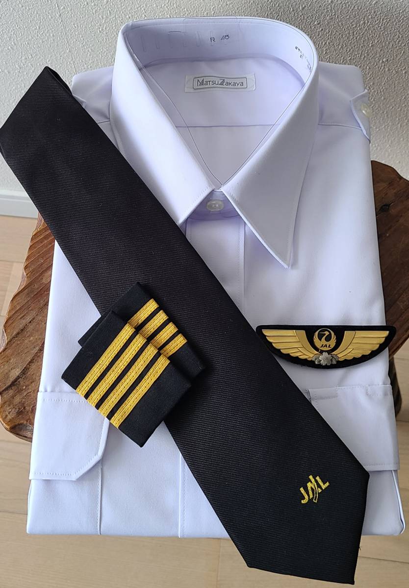 【未着用正規品】JAL パイロット 制服【最終在庫4点セット】日本航空 機長 シャツ ネクタイ 肩章 胸章 航空 飛行機 _半袖シャツ・ネクタイ・肩章・胸章