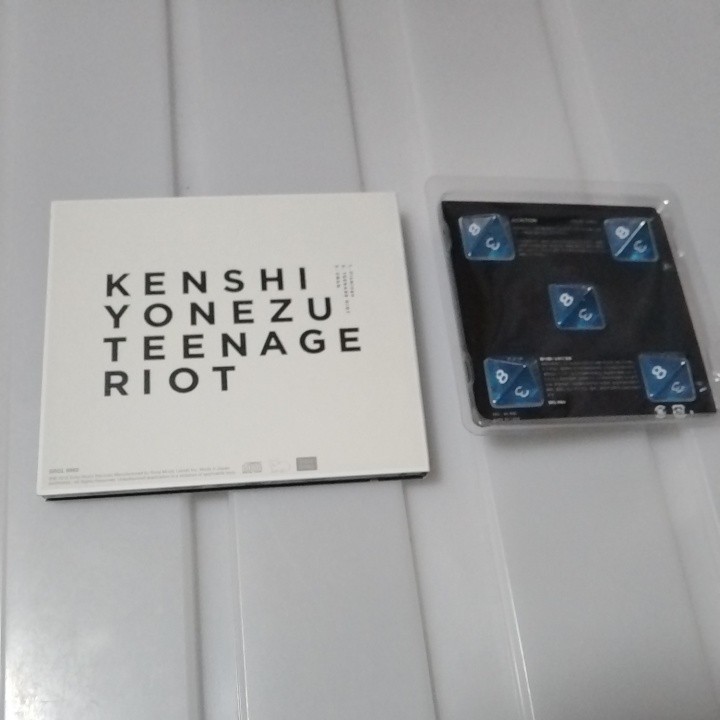 送料無料　CDシングル　米津玄師 / Flamingo/TEENAGE RIOT(ティーンエイジ盤)[初回限定盤]　中古　外箱有　サイコロ有_画像3