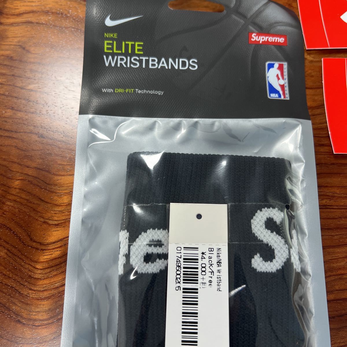 19SS Supreme Nike NBA Wristband ブラック　 Supreme　BOX LOGO ステッカーおまけ付_画像3