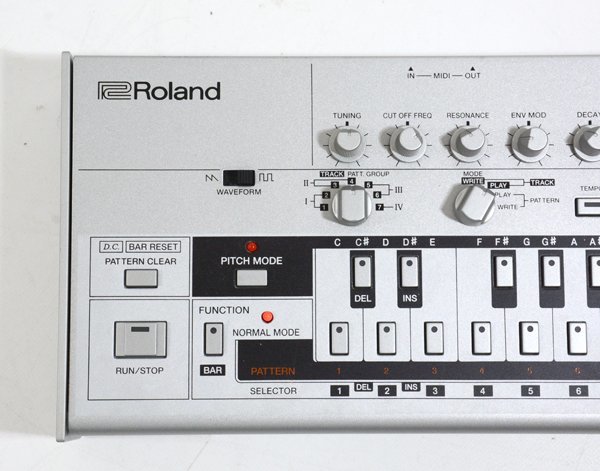 ★元箱付！ROLAND ローランド TB-03 BASS LINE アナログシンセサイザー 美品！★_画像4