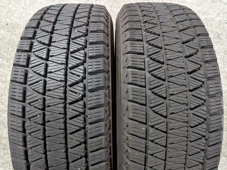 225/65R17 BRIDGESTONE BLIZZAK DM-V3 スタッドレス 中古品4本セット（F）_画像1