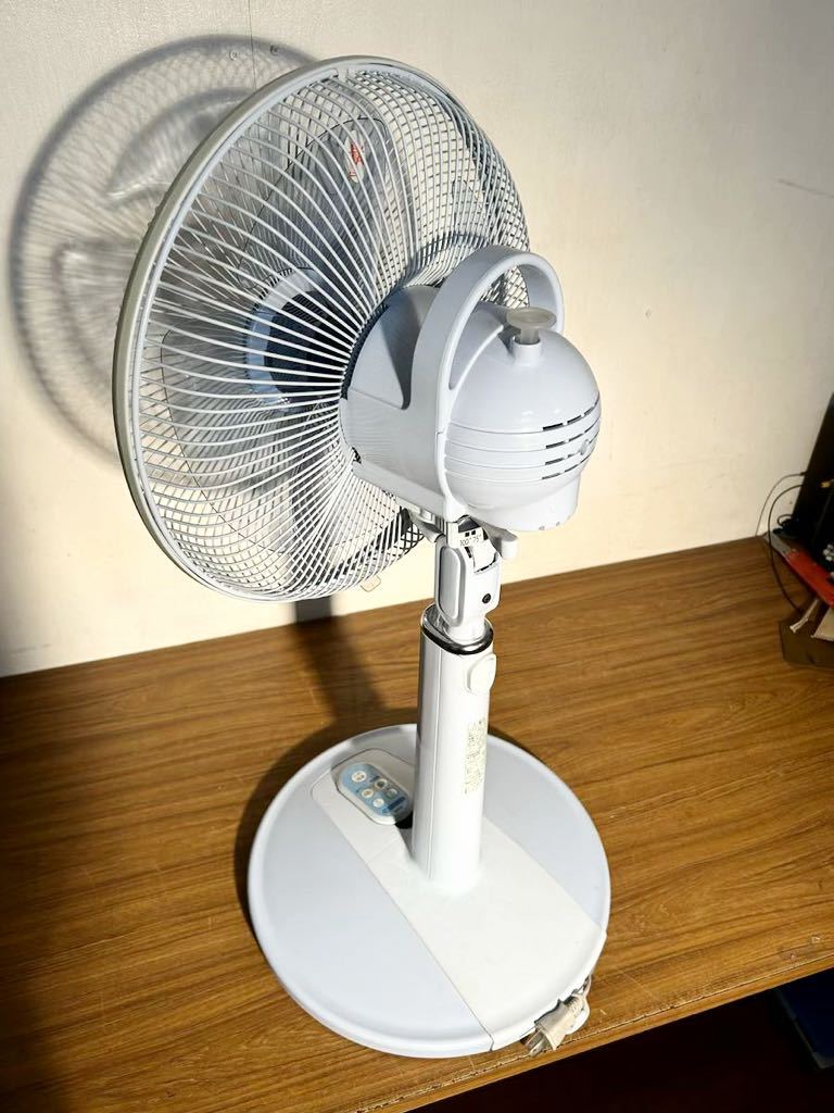 DarkBlue の涼しげな羽根/ランプも光る! 暑夏をecoに乗切る東芝扇風機 東芝 TOSHIBA 扇風機(リモコン付) F-LJ35X-L(ブルー)羽根径