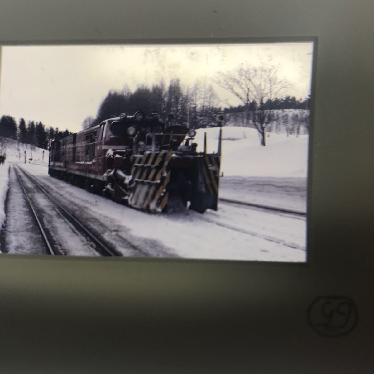 T2429 古い 鉄道写真 当時物 検索）鉄道資料 コレクター放出品 リバーサルスライド ネガ フィルム DD51 EF65 ラッセル車 国鉄 _画像5