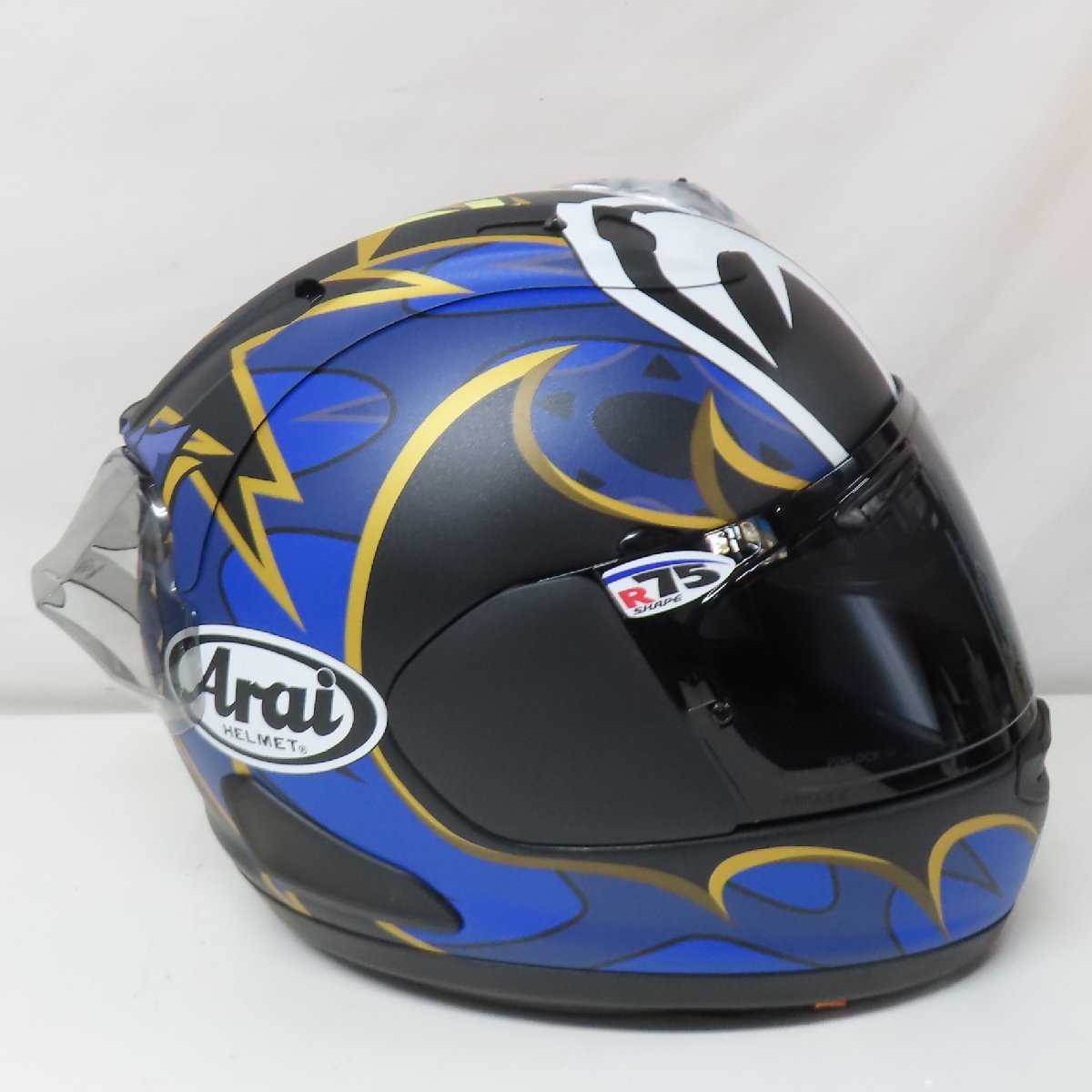 【新品同様】【美品】【シールド2枚】【レーシングスポイラー付】Arai アライ RX-7X NAKASUGA 21 フルフェイスヘルメット Mサイズ ナカスガ_画像5