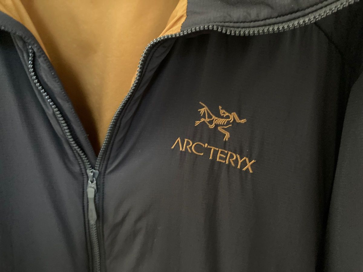 美品 限定モデル】ARC'TERYX Atom LT Hoody 金刺繍 Lサイズ 美品 限定モデル】ARC'TERYX Atom LT Hoody 金刺繍 Lサイズ