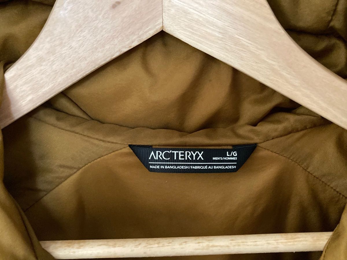 美品 限定モデル】ARC'TERYX Atom LT Hoody 金刺繍 Lサイズ 美品 限定モデル】ARC'TERYX Atom LT Hoody 金刺繍 Lサイズ