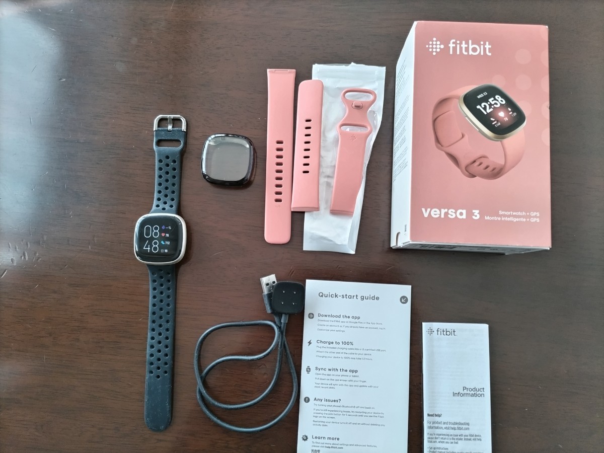 Fitbit Versa3 ブラック GPS搭載 Alexa 液晶保護フィルムとピンクの