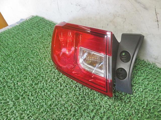 [ used ] H27/8 Renault Lutecia ABA-RM5M left tail lamp 350416