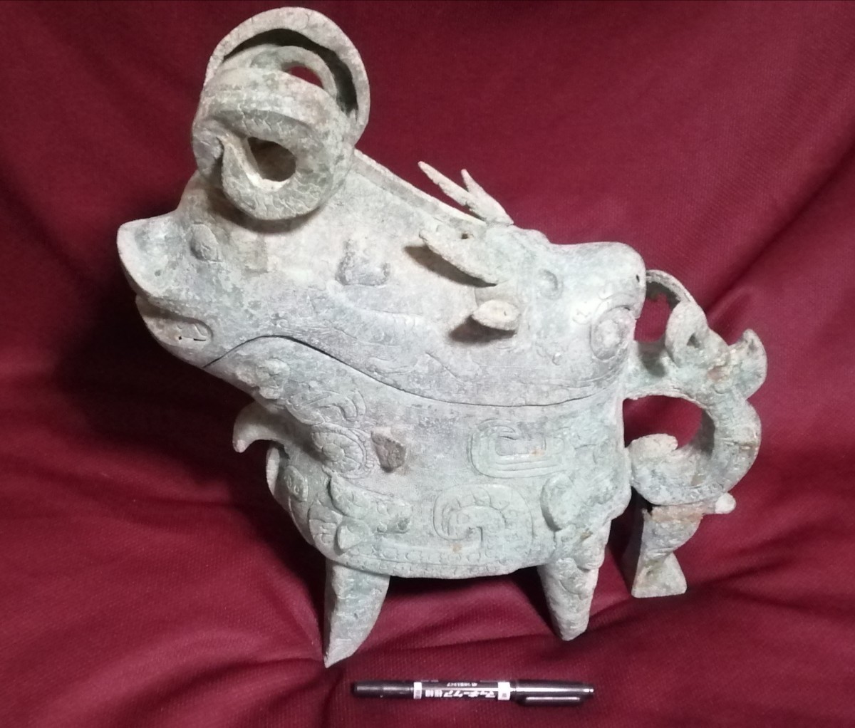 古代中国の酒器ジコウ　有角獣頭　時代不明　サビ、穴あり　大きい
