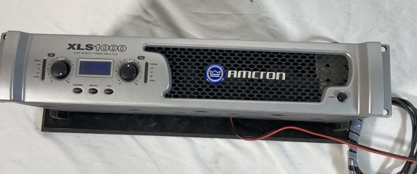 【中古品】Amcron XLS1000 アムクロン パワーアンプ　音響機器 動作確認済み 台座付き　1FA3-Ｔ120-11HA038_画像1