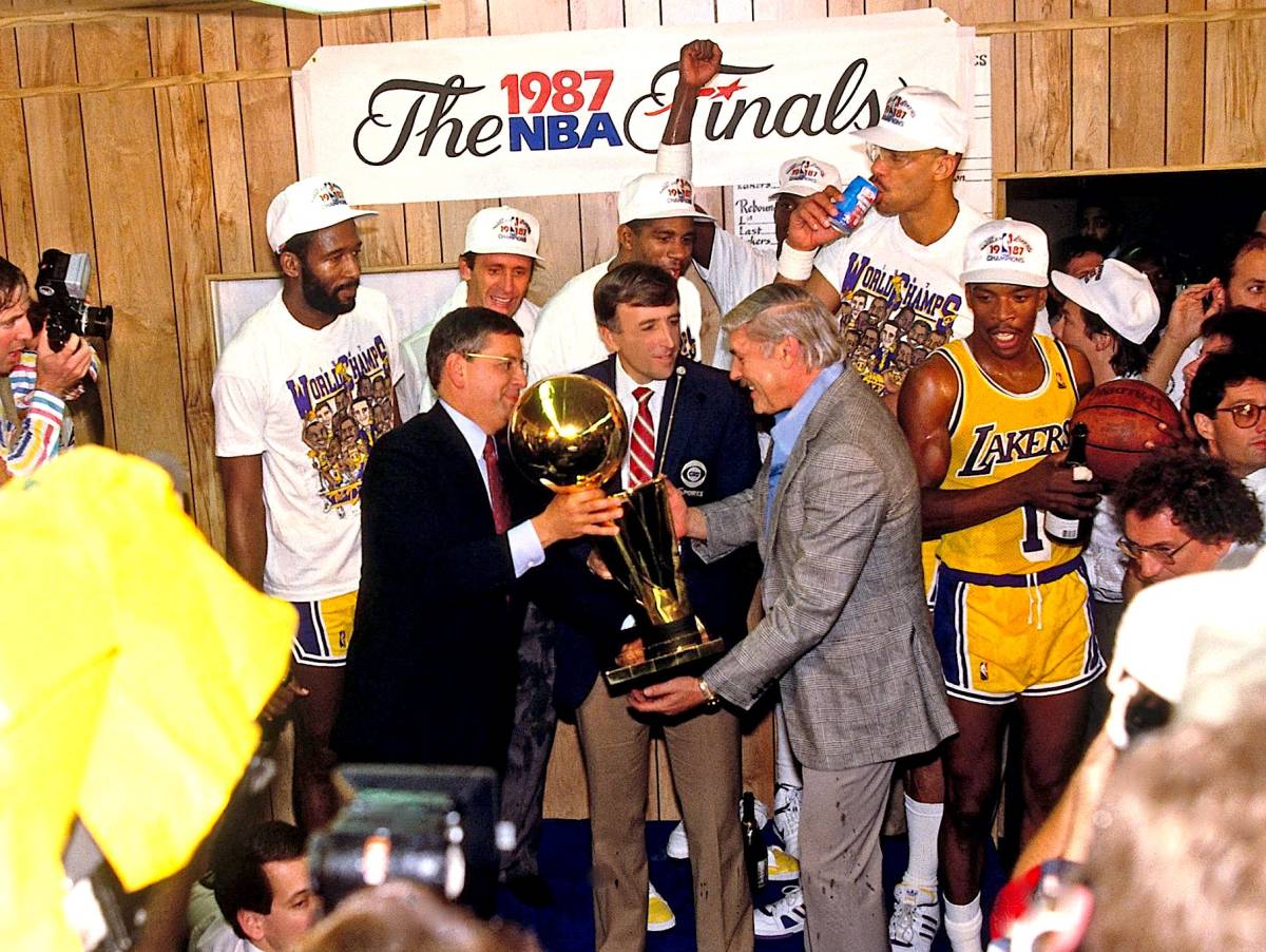 マジックジョンソン 直筆サイン入り The Forum バスケットボールコート ピース LA レイカーズ Magic Johnson Lakers NBAの画像9